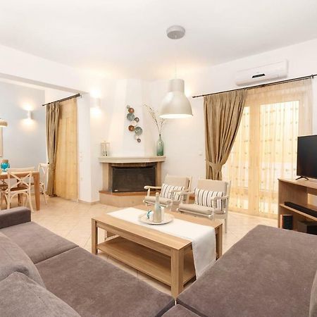 Apartament Charming And Comfy House Agia Marina Zewnętrze zdjęcie