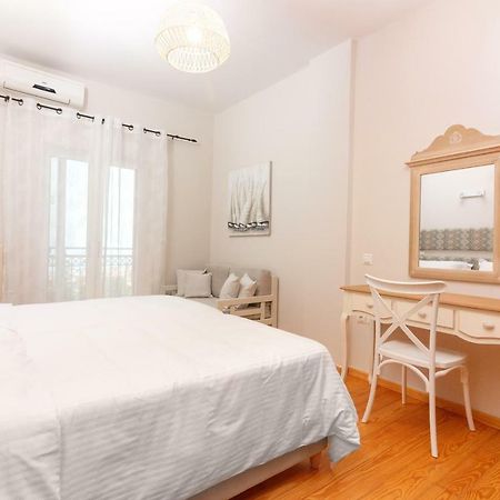 Apartament Charming And Comfy House Agia Marina Zewnętrze zdjęcie