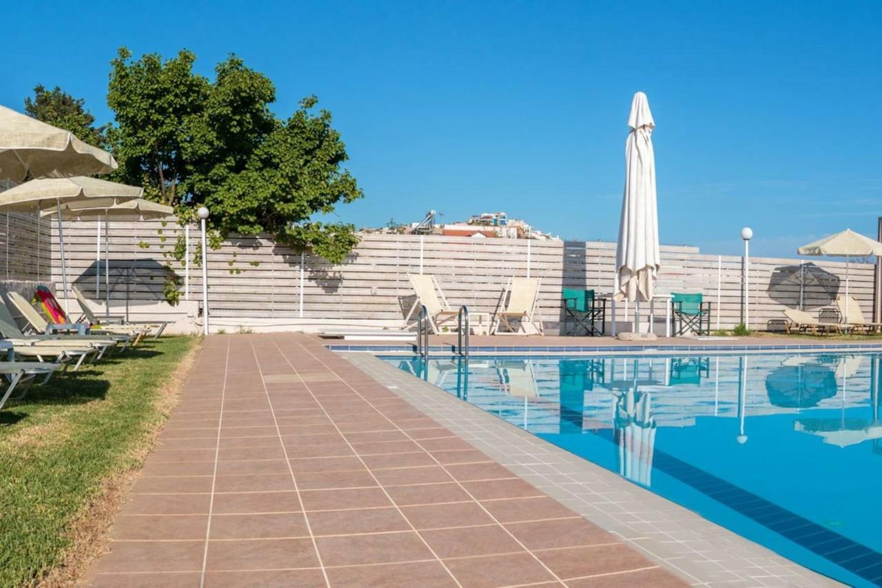 Apartament Charming And Comfy House Agia Marina Zewnętrze zdjęcie