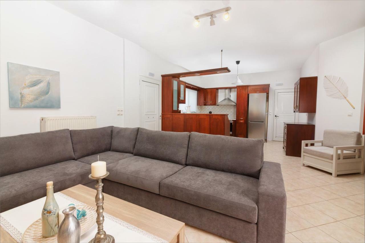 Apartament Charming And Comfy House Agia Marina Zewnętrze zdjęcie