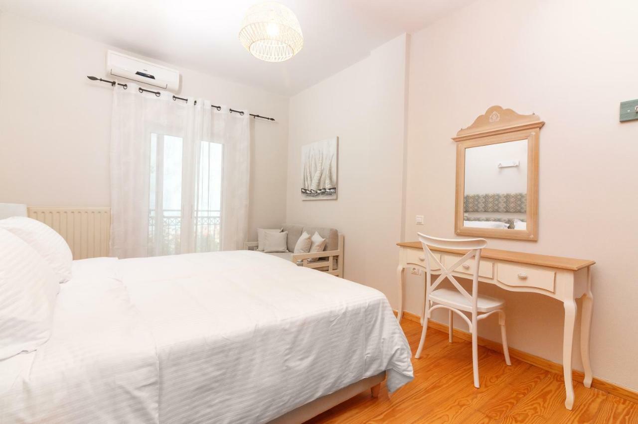 Apartament Charming And Comfy House Agia Marina Zewnętrze zdjęcie
